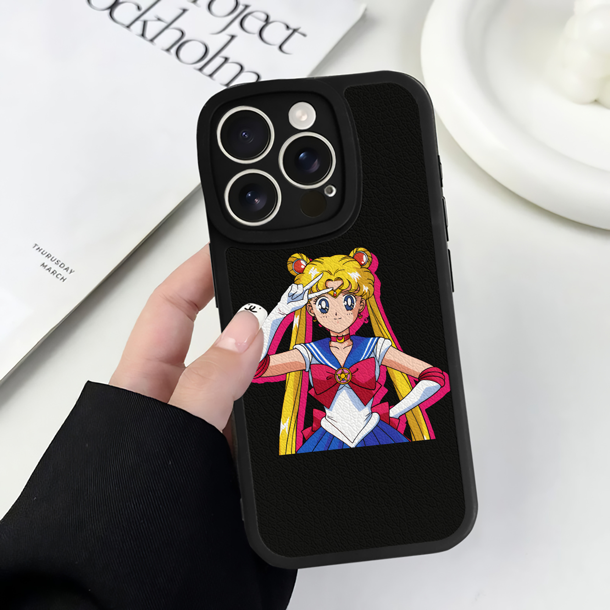 （画像用） 美少女戦士セーラームーン 月野 うさぎ つきの うさぎ Sailor Moon Tsukino Usagi 【iPhone 16シリーズ対応】シリコンスマホケース（レザー調） 材質：シリコン